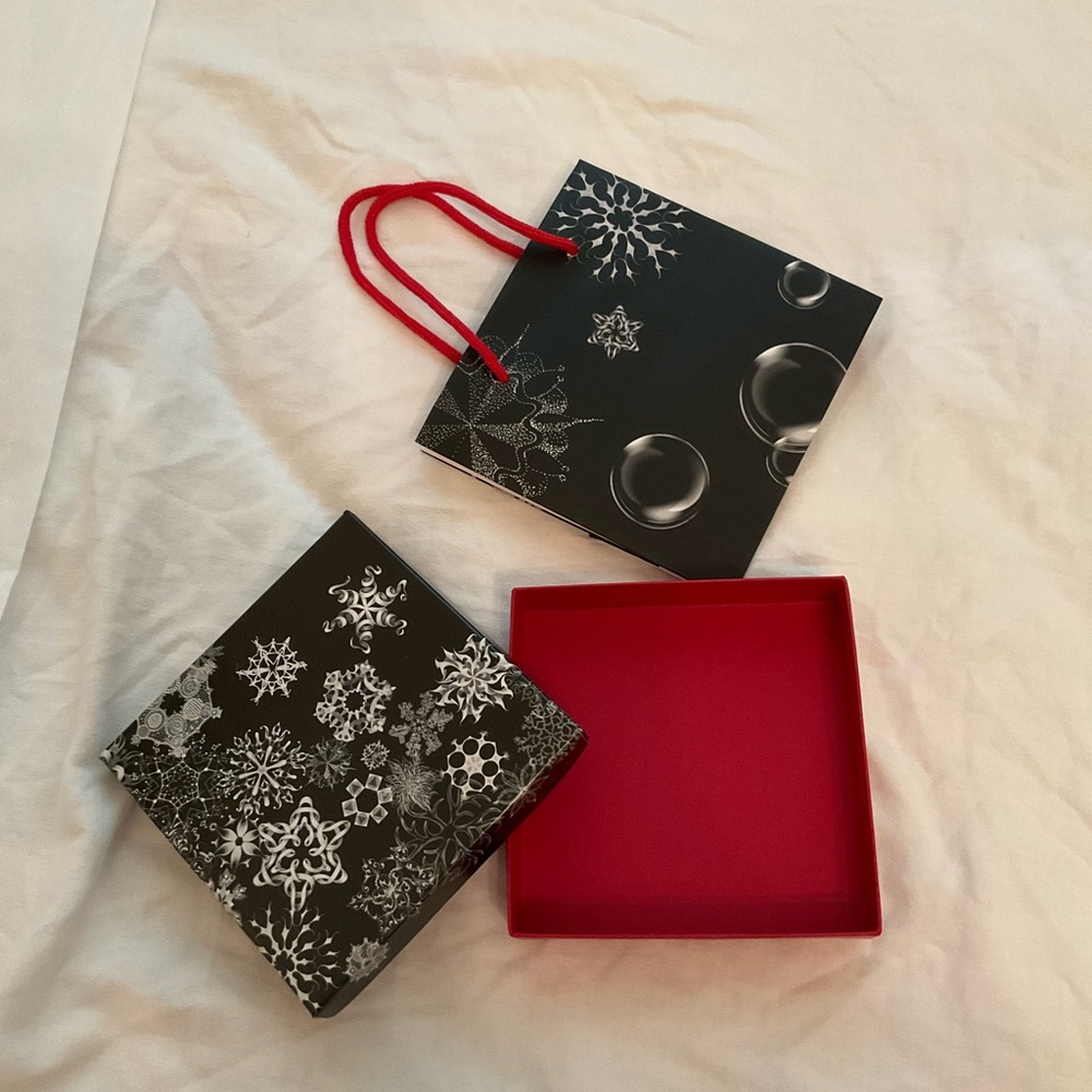 Saks Fifth Avenue Black and Red Snowflake Gift Box Set